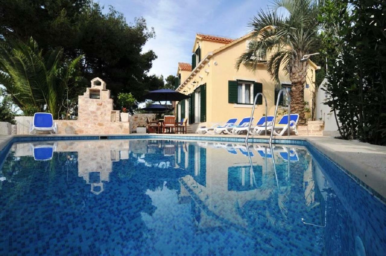 Deluxe Villa Sirena On The Beach With Pool Supetar Eksteriør billede