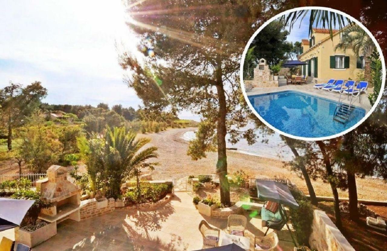 Deluxe Villa Sirena On The Beach With Pool Supetar Eksteriør billede
