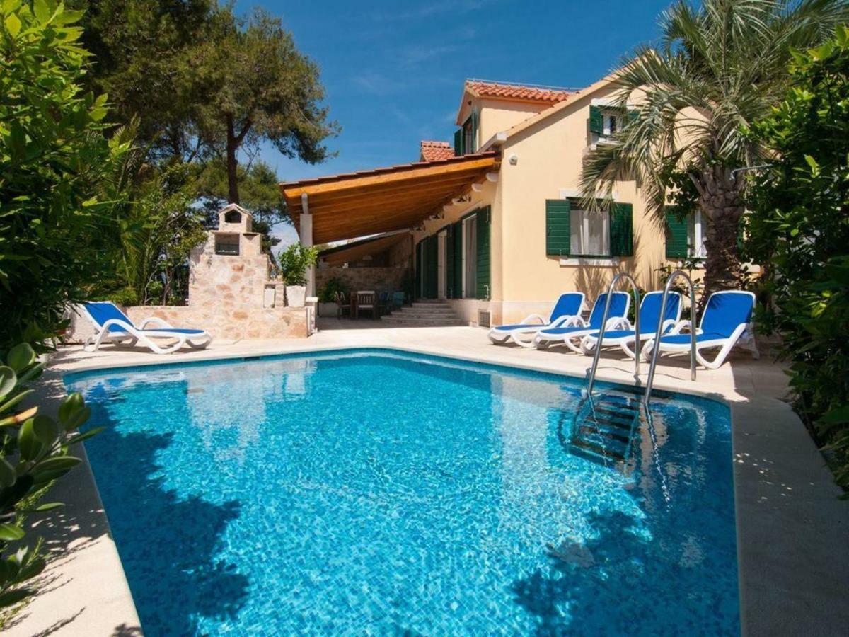 Deluxe Villa Sirena On The Beach With Pool Supetar Eksteriør billede